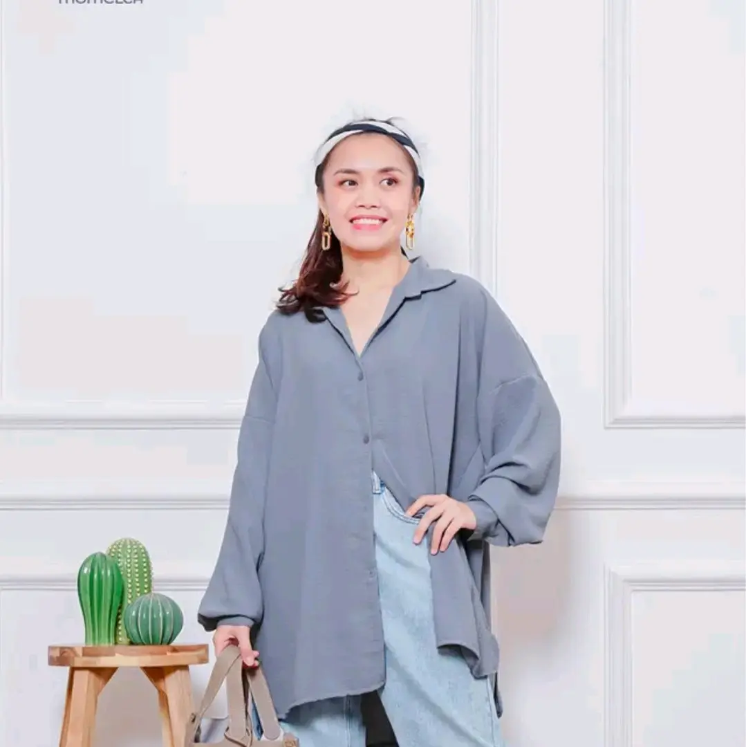 Momelca Alice Top kemeja wanita V-Neck Polos Santa ,warna bluei
