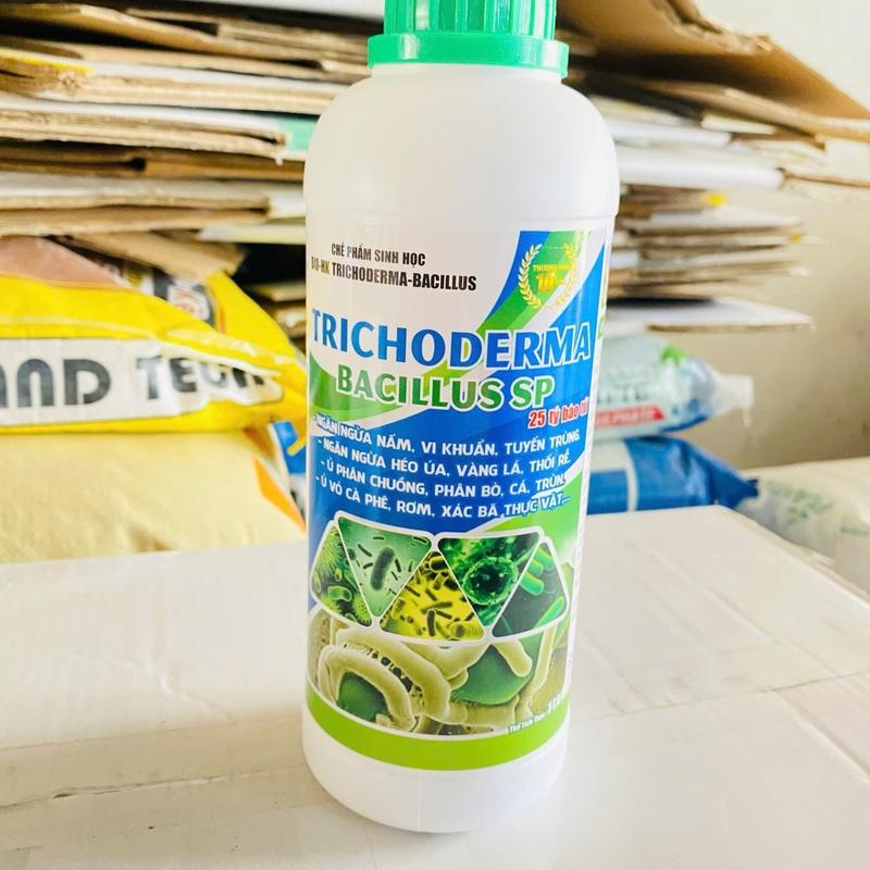 Phân bón lá Trichoderma hữu cơ 6 tỷ bào tử nấm, giúp ngăn ngừa vàng lá, thối rễ, nứt thân, xì mủ trên cây trồng, phân giải dinh dưỡng trong đất, 1 chai pha 400-500 lít