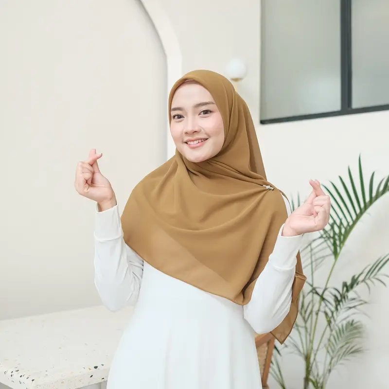 Kamila Hijab Persegi Empat ukuran 120x120 cm Ceruty Babydoll Wanita Muslim 2