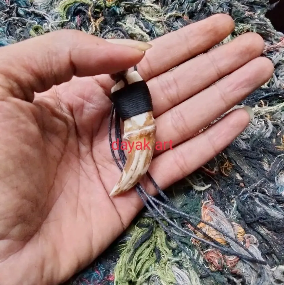 Kalung etnik taring macan replika