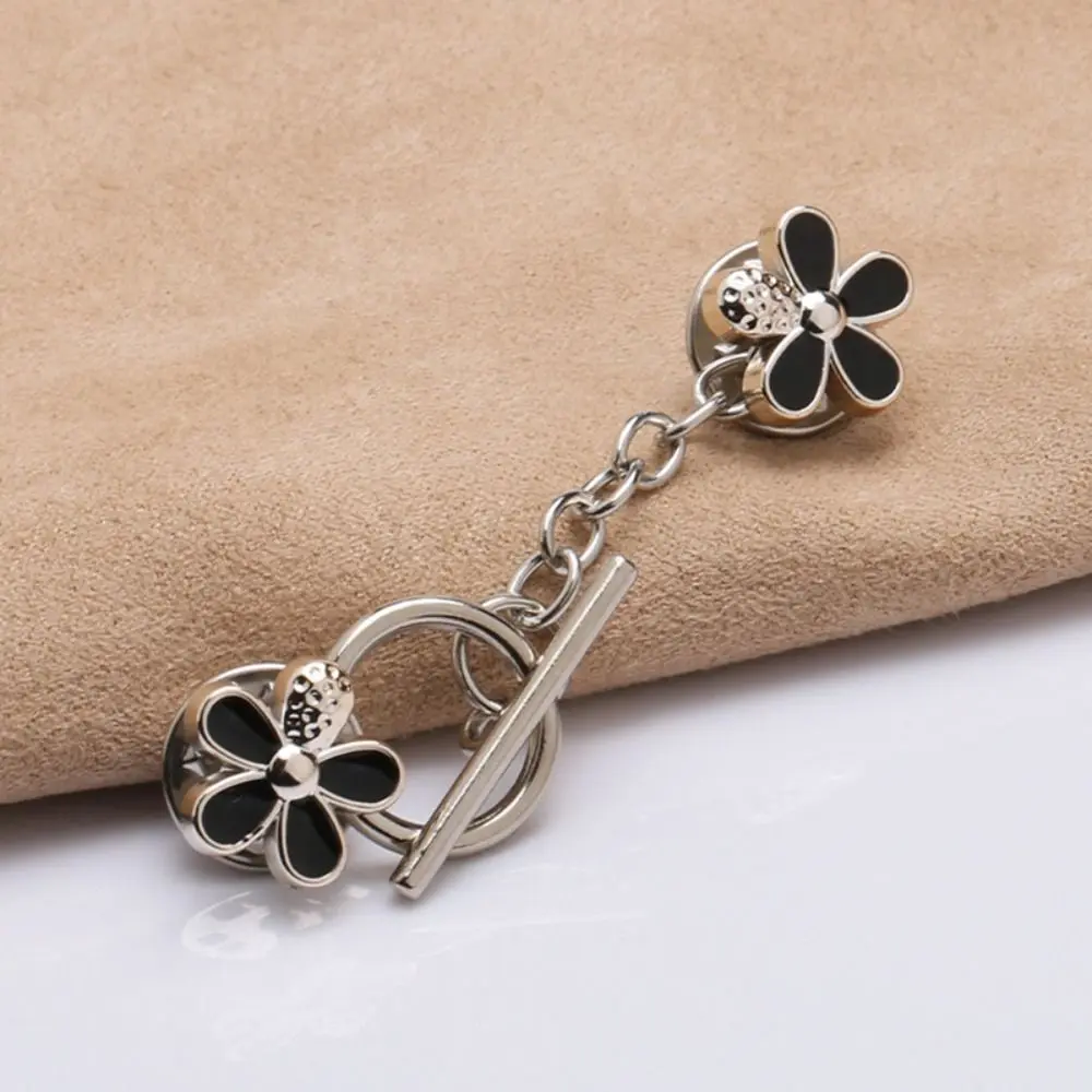 Exquisite Rabbit Nail-Free Cardigan OT Buckle Bear Strawberry Camellia Anti-light Brooch Flower Bowknot Jean Fit Tighten Buckles Skirts