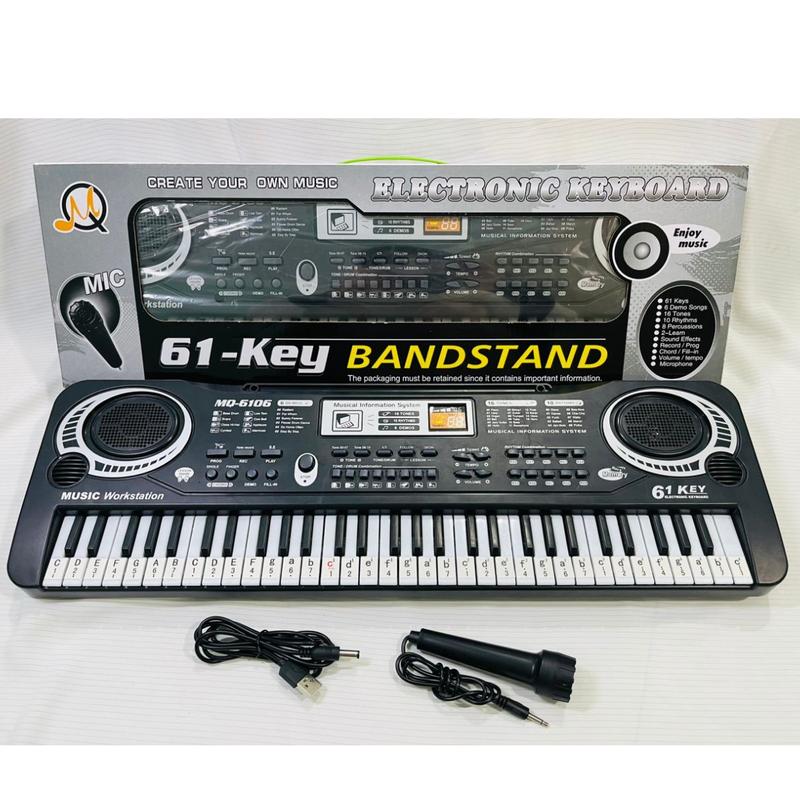 Đàn organ dánh Piano có 61 phím,có 1 bên loa -Tặng kèm số dán trên phím và các bản nhạc cho bé học đánh đàn- Có 6 bài hát demo, 16 tones nhạc, 8 âm nhạc cụ, 100 âm và giai điêu cài sẵn, có micro cho bé Đồ Chơi