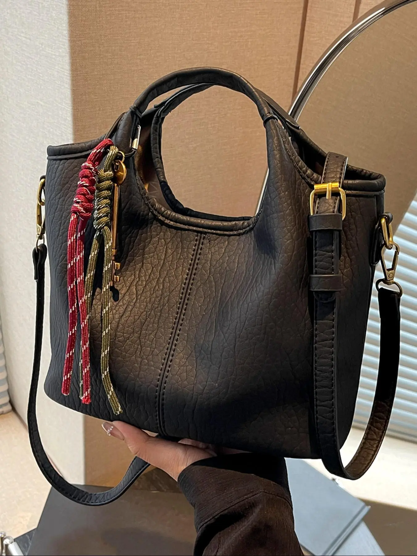 Women's Elegant Tassel Decorated Handbag, Fashionable PU Leather Crossbody Bag for Daily Used, Casual Trendy Versatile High-quality Daily Commuting Bag