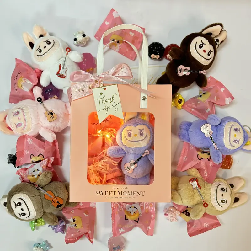 Set quà tặng người thương ngày đặc biệt (túi mù + móc khoá hottrend) 8
