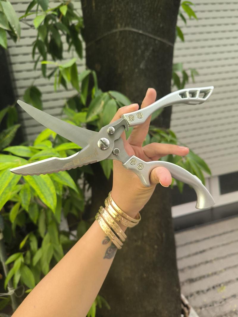 Product Introduction of Kéo cắt xương G.à loại tốt Thương hiệu Đức 3