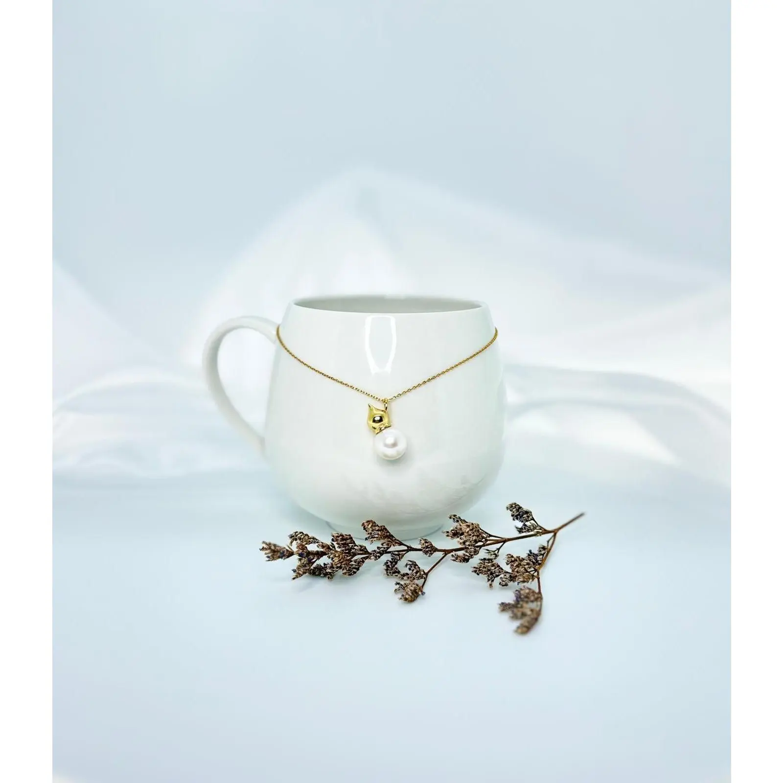 Auspicious Gourd (Hu lu) Freshwater Pearl (11-11.5mm) Pendant