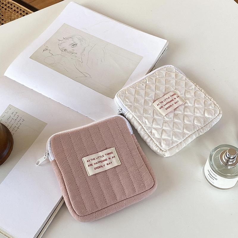 Product Introduction of Cute Portable Makeup Bag, Hygiene Cotton Bag, Earphone Bag, Lipstick Bag, Digital Organizer Bag 5