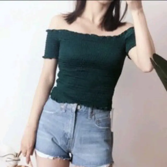 Crop top Sabrina Kerut part 1 Atasan Wanita 1