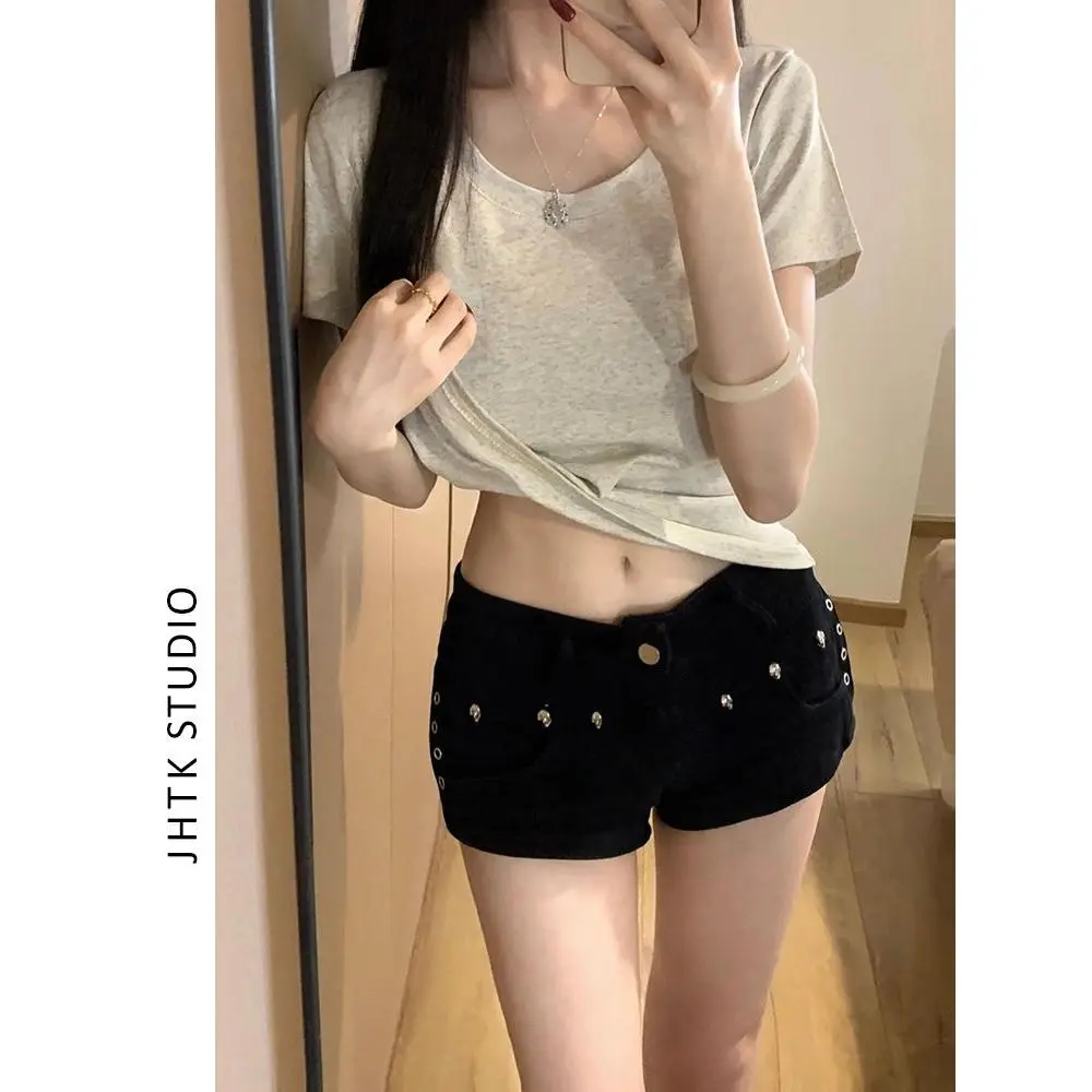 Quần Short Denim, Cô Gái Nóng Bỏng Mỹ, Thiết Kế Đinh Tán Đen, Cạp Thấp, Dành Cho Phụ Nữ Vào Mùa Hè, Phong Cách Y2g Thiên Niên Kỷ, Bó Mỏng, Chữ A, Quần Hot, Hợp Xu hướng Women Jean Pants