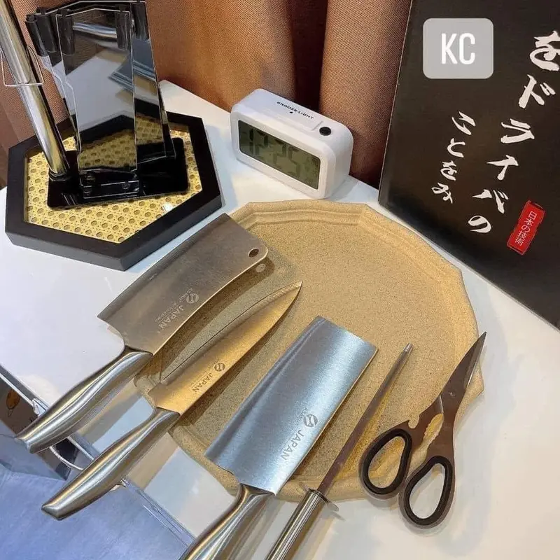 Bộ dao Nhật Bản inox 6 món cao cấp, đầy đủ dao lớn và dao nhỏ, kéo và đế để dao. 0