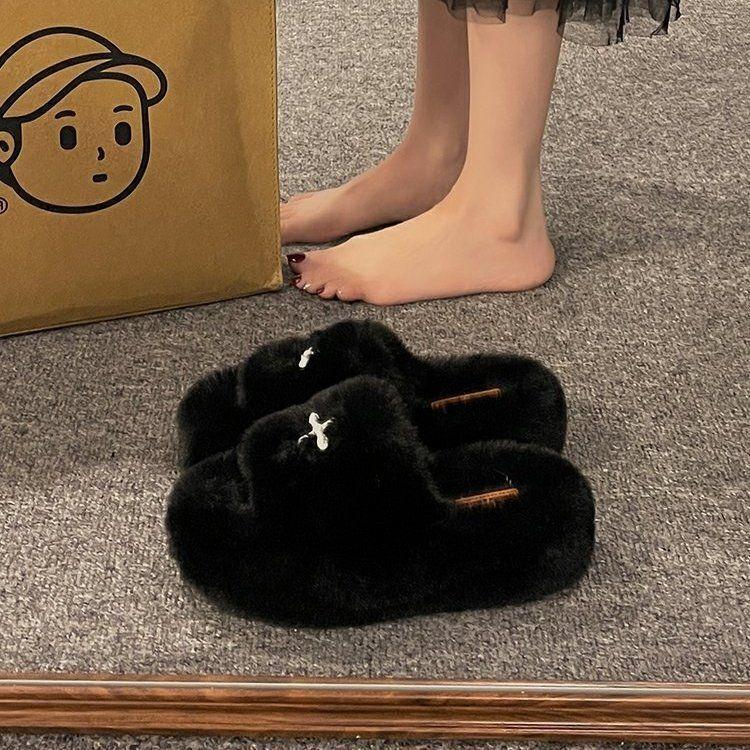 Dép Lông Mịn Thiết Kế Hoa Cruciate Dành Cho Nữ Có Thể Đeo Ngoài Trời Hàng Mới Về Thu Đông 2024 Dép Xỏ Ngón Đế Dày Dễ Phối Đồ Phong Cách Người Nổi Tiếng Trên Internet Làm Bằng Bông Dép Lê