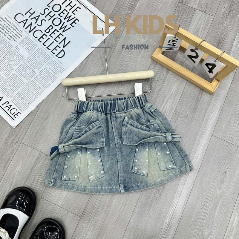 Chân Váy Jeans đính ngọc trai cho bé gái từ 8-26kg có quần bảo hộ ở trong LH Kids