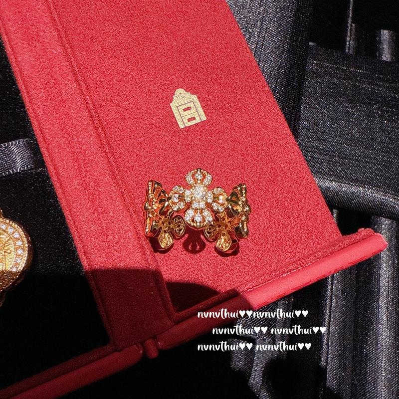 Product Introduction of Ancient gold chiseled carved window compass necklace, new Chinese style plated 18K goldFilial diamond pestle zircon ring 14