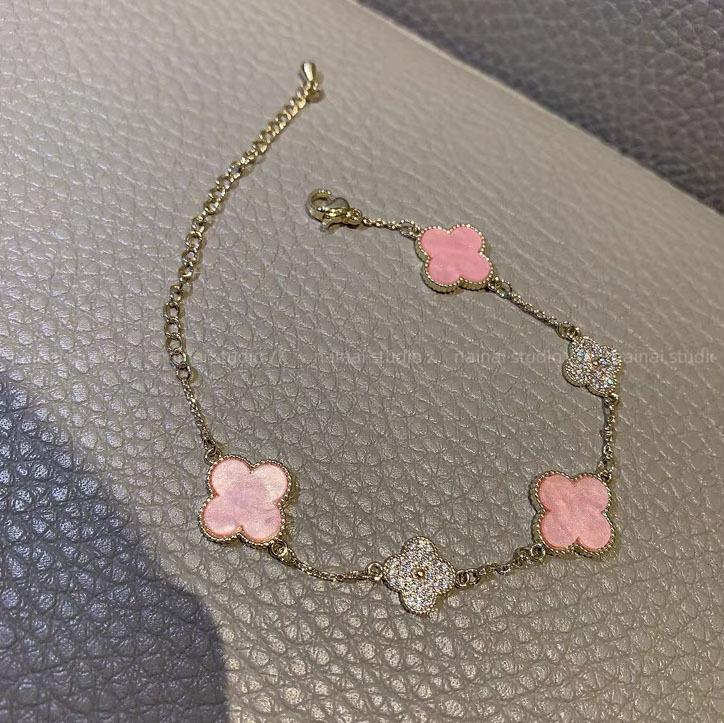 Product Introduction of Super Sparkling Clover Bracelet for Women's Ins, Light Luxury, niche, Personalized, Versatile Handpiece 17