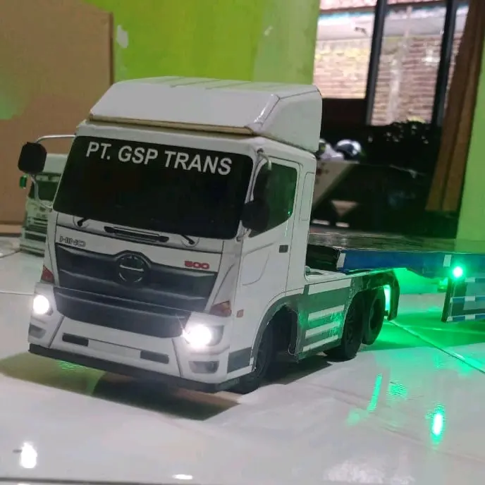 Miniatur truk trailer RC Game Pengendali Jarak Jauh Beraneka warna Pendidikan Set Hadiah Cowok Cewek Elektrik Kado Roda Lampu mainan truk Miniatur trailer Hino 500 promo Miniatur truk  Remote Control Mainan Toys