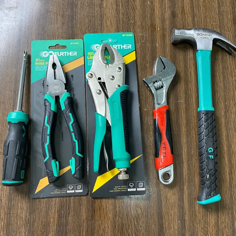 Combo 5 món sửa chữa trong gia đình gồm 1 búa 0.25kg, 1 mỏ lết 10”, 1 kìm bấm 10”, kìm điện 8, tô vít 2 đầu, chất liệu thép CRV 1