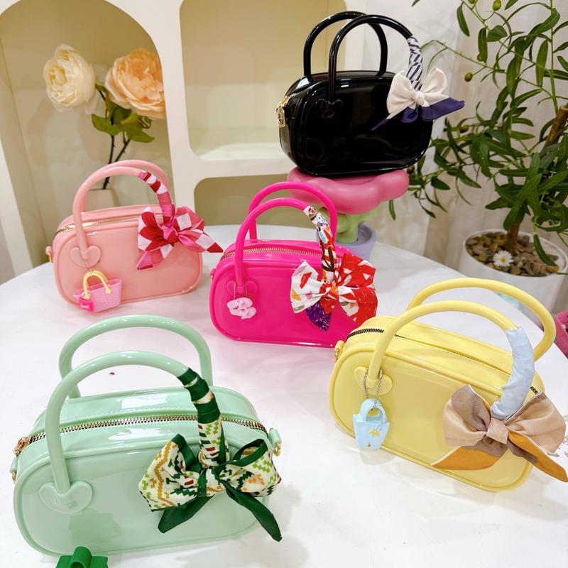 Túi Candii thanh lịch PVC (tặng charm + khăn)không thấm nước - Trọng lượng nhẹ, chống nước, và dễ vệ sinh.  Size 19cm . Vừa điện thoại. Có dây đeo chéo . 7 màu