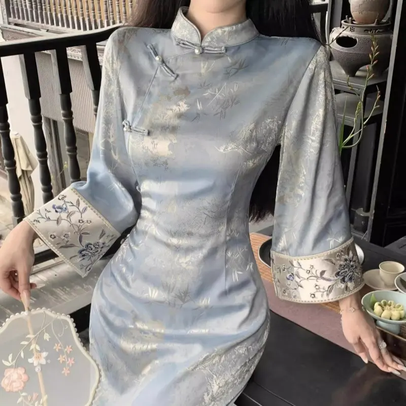 Váy Phong Cách Dân Tộc In Hình Màu Xanh Dương, Kiểu In Ngược, Tay Áo Lớn, Thiết Kế Sườn Xám Nhẹ Nhàng Cải Tiến, Phong Cách Mùa Thu, Cổ Chân Đế Lá Tre, Hàng Mới Về Nữ Women