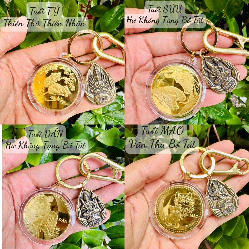 Móc khóa Mặt 8 Vị Phật Hộ Mệnh Phù Trợ 12 Con Giáp Mix Thẻ 2 Mặt 12 Con Giáp và chữ Lộc Phù Trợ, tặng kèm bao lì xì đỏ và móc bấm