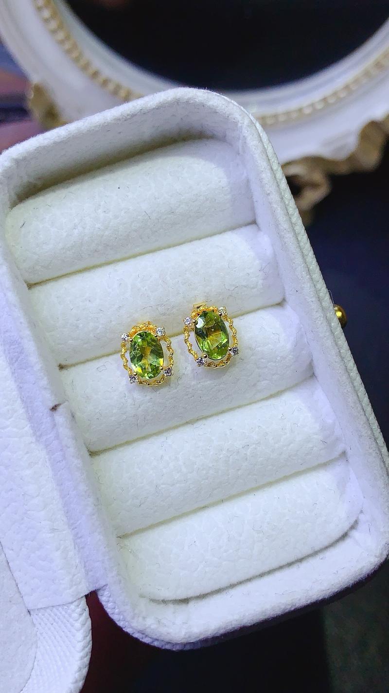 Product Introduction of Natural Colored Gemstone-S925 Silver Natural Peridot Earrings Fashion Niche Design Oval 4*6mm Earrings-2025 New Hot Selling Gift 4