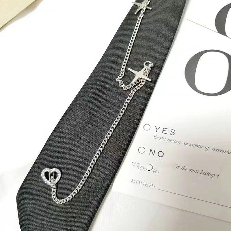 Product Introduction of Bộ Cà Vạt Và Cà Vạt Nơ Dây Chuyền, Màu Đen, Phong Cách JK, Miễn Phí Áo Sơ Mi Lười, Thích Hợp Để Đồ Trang Trí Đại Học, Dễ Phối Đồ, Trang Phục Thường Ngày Cho Nam Và Nữ, Năm 2025 2