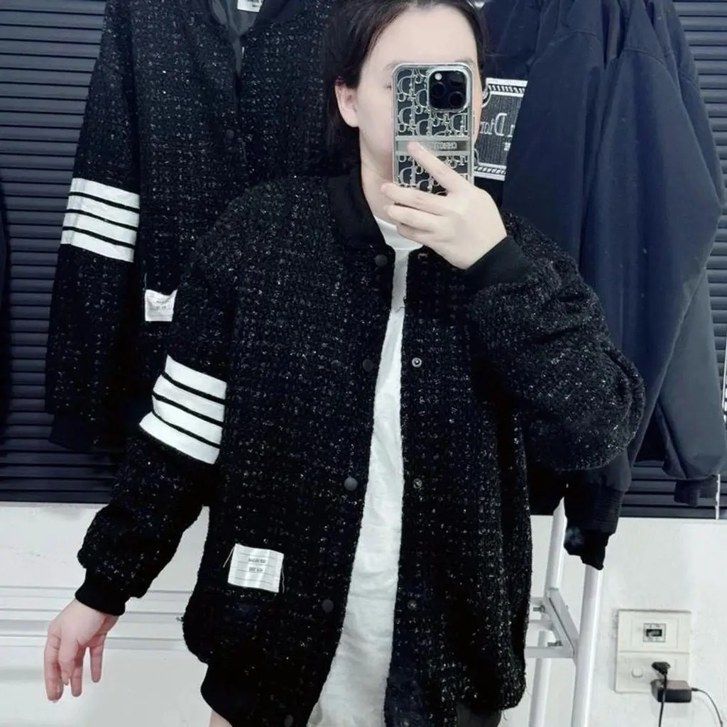 Áo bomber dạ kim tuyến thêu 4 sọc tay hàng 2 lớp lót lụa Unisex Menswear Nam Nữ Jacket Thun