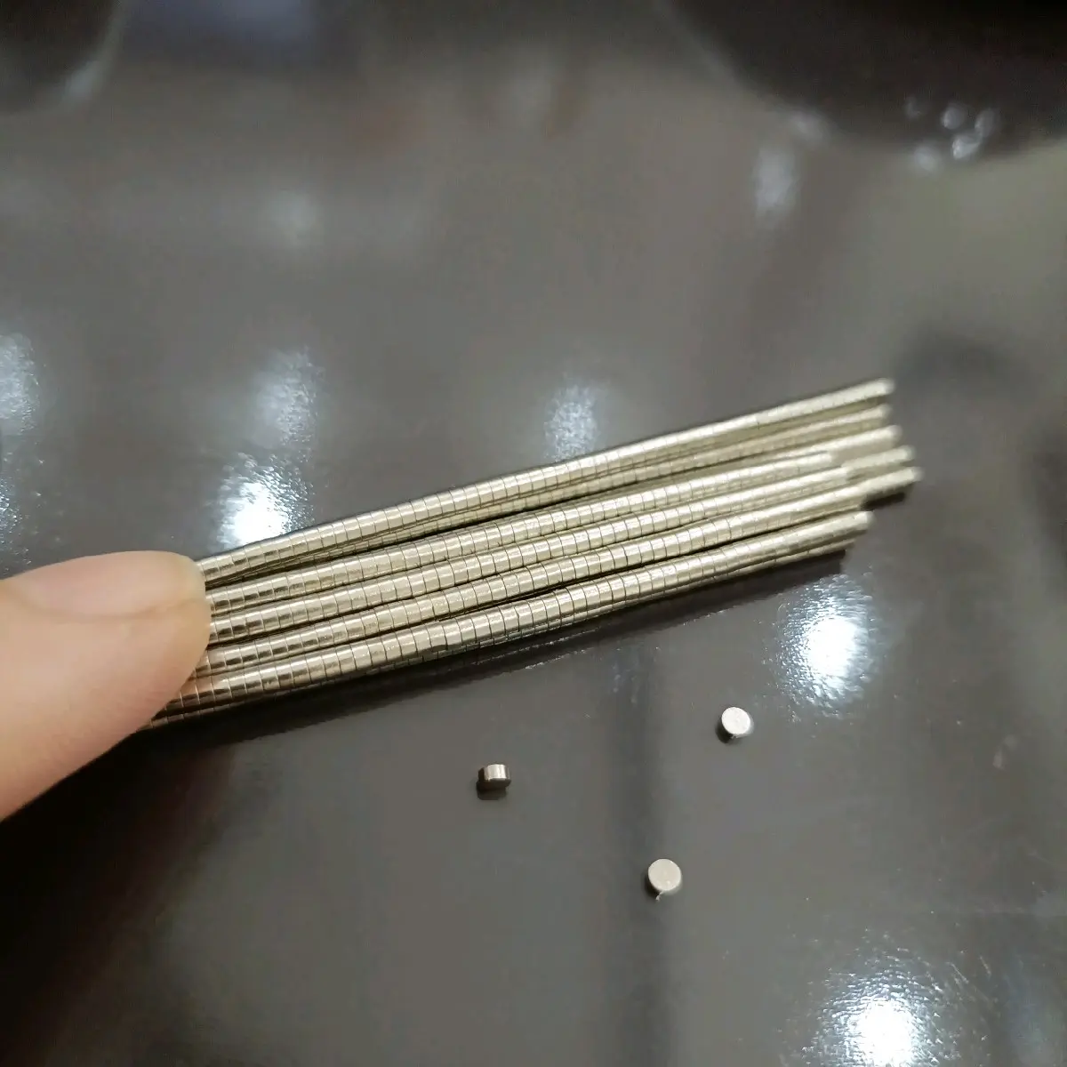 20 Nam châm siêu nhỏ 2x1mm làm linh kiện điện tử nhà máy
