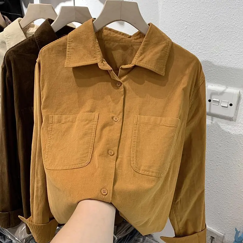 เสื้อเชิ้ต ผ้าลูกฟูก สำหรับผู้หญิง สินค้ายุโรป ทรงหลวม เสื้อโค้ท เสื้อเชิ้ต หนา แฟชั่น ท็อปสวย 2023 ฤดูใบไม้ร่วงและฤดูหนาว มาใหม่ สไตล์เกาหลี