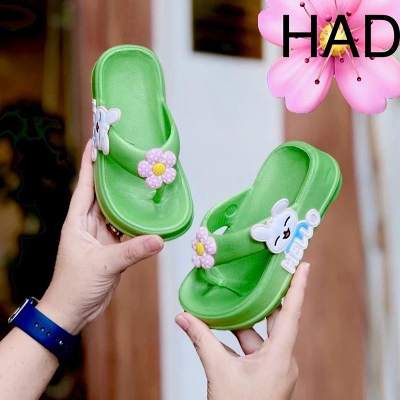 Dép Tông Sỏ Ngón Bé Gái. Dép Lê Trẻ Em Gắn Hình Ngộ Nghĩnh Siêu CuTe . Êm Mềm Chống Trơn Trượt déptreem m phù hợp cho bé 7.5-8 tuổi mùa hè dép bánh mì gấu dâu la của 9