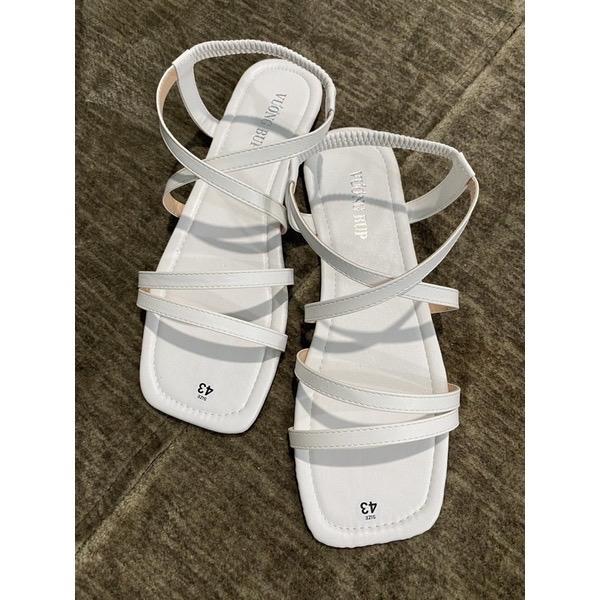 Giày sandal nữ đế bệt mũi vuông quai dây chéo nhiều màu có size lớn từ 35 đến 46