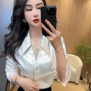 เสื้อเชิ้ต สไตล์น่ารักและเซ็กซี่ ซับในผ้าฟลีซ คอวี ลูกไม้เย็บปะติดปะต่อกัน แขนยาว 2025 ฤดูใบไม้ร่วง ฤดูหนาว มาใหม่ ความรู้สึกระดับไฮเอนด์