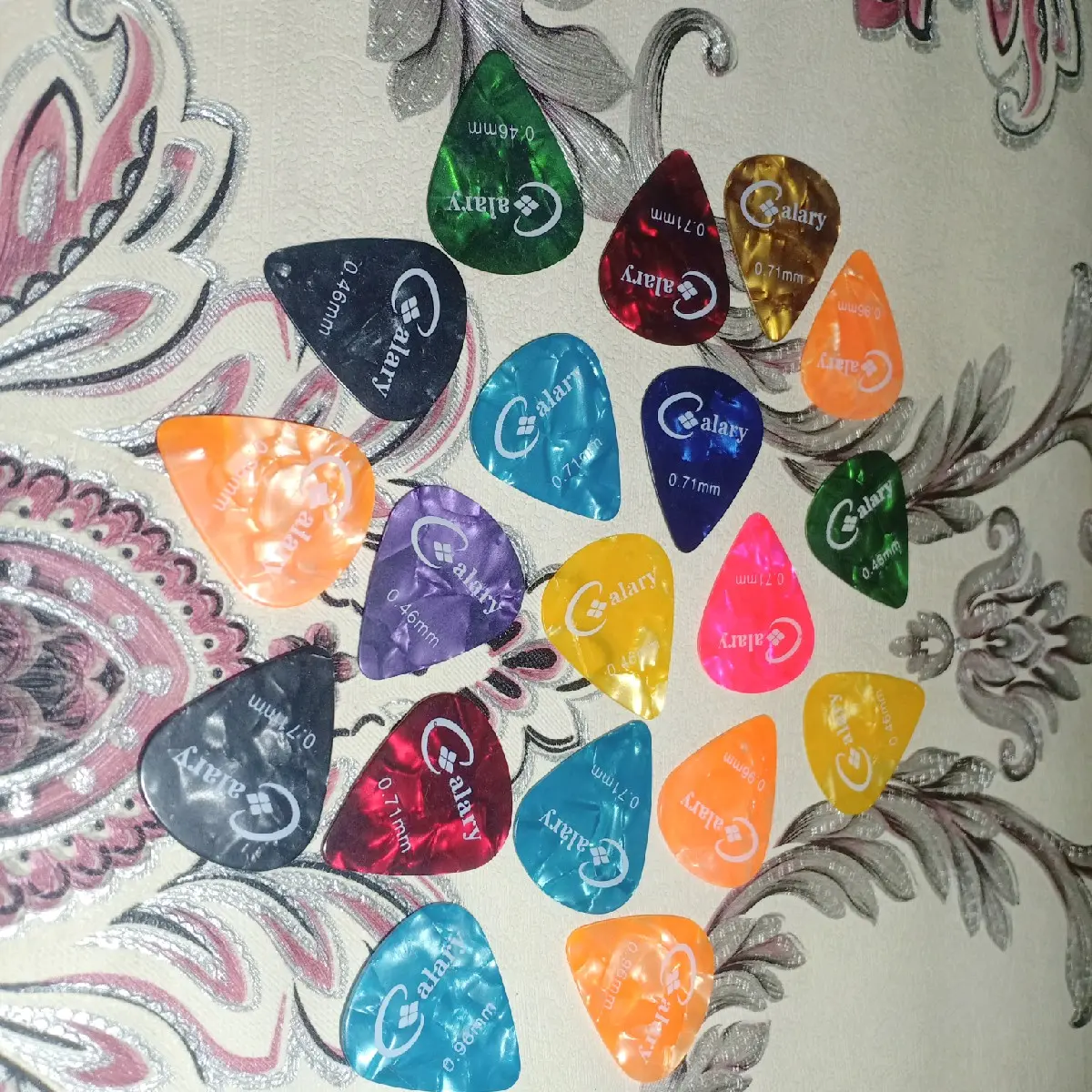 PICK GITAR ( WARNA WARNI )