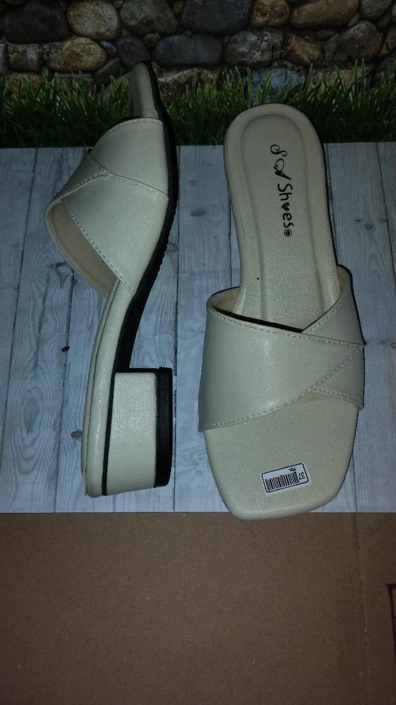 Product Introduction of SANDAL WANITA HAK TAHU 3CM TERBARU MODEL ELEGAN REKOMENDASI UNTUK WANITA TREN DAN KEKINIAN Hitam 3