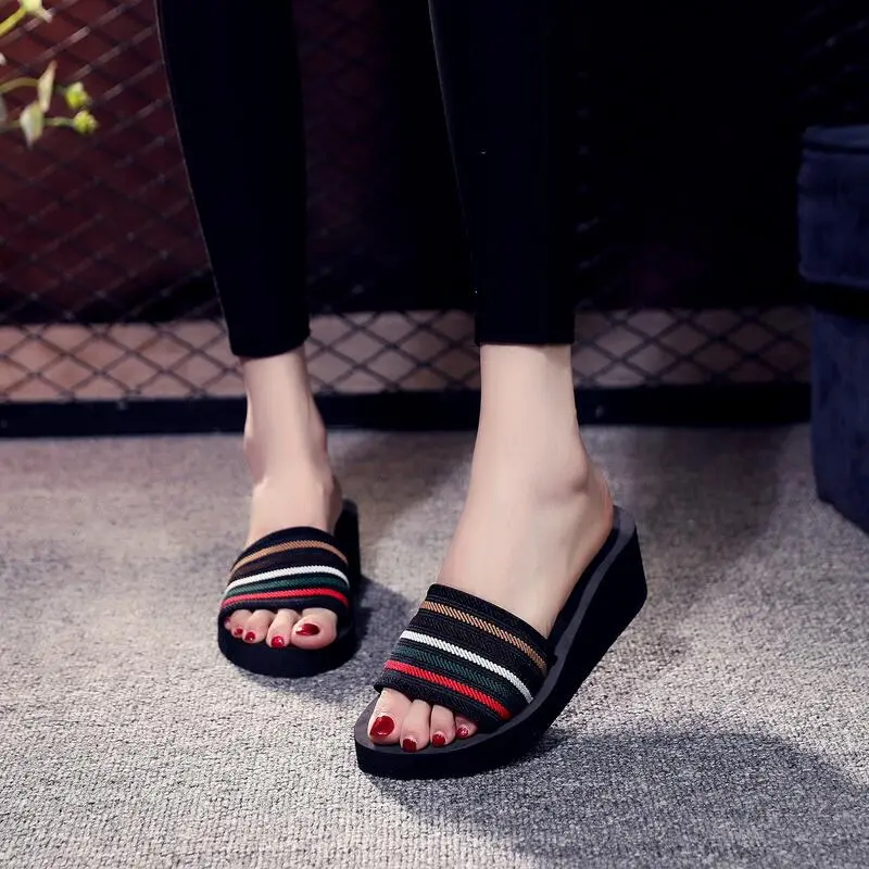 Women's flip flops, women's sandals, children's summer fashion, lightweight, outdoor wear, home Korean version, student, middle heel, beach