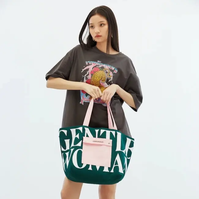 GENTLEWOMAN Totebag Canvas Wanita Painted Wall Jastipan.th 3