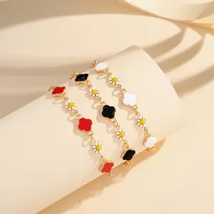 Gelang Lapis Emas Daisy Empat Daun Semanggi Baja Tahan Karat Anti Pudar untuk Wanita Dewasa Aksesori Fashion Korea LM556