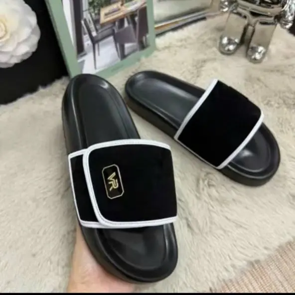 Dép Quai Dán Nhám Nỉ Full Đen Gắn Mác Kim Cương  , Chất Liệu Đế Cao Su Đúc Nguyên Khối , Dành Cho Cả Nam Và Nữ -Dép Quai Ngang Nam Nữ 2025. 4