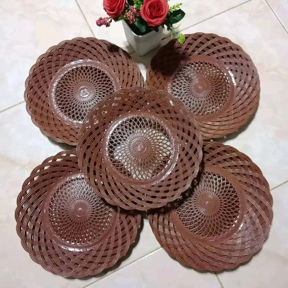 Piring Rotan Anyaman Plastik Lusinan isi 12 Pcs / Piring Rotan Anyaman / Piring Saji Hajatan Rumah Makan Murah