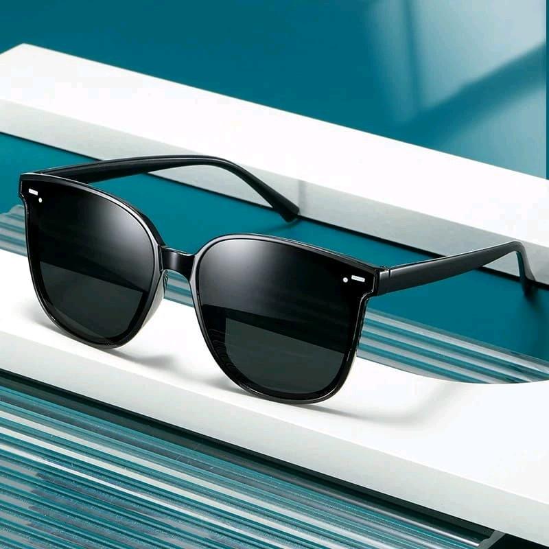 KACAMATA KEKINIAN CASUAL LENSA HITAM PRIA WANITA OVERSIZE ANTI UV Eyewear Plastik 0