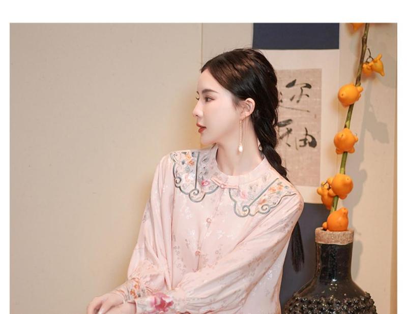 Product Introduction of Loose Version New Chinese Style Women's Shirt 2023 New Chinese Style Ethnic Style Tang Costume Top Long Sleeve Stand Collar Women 8