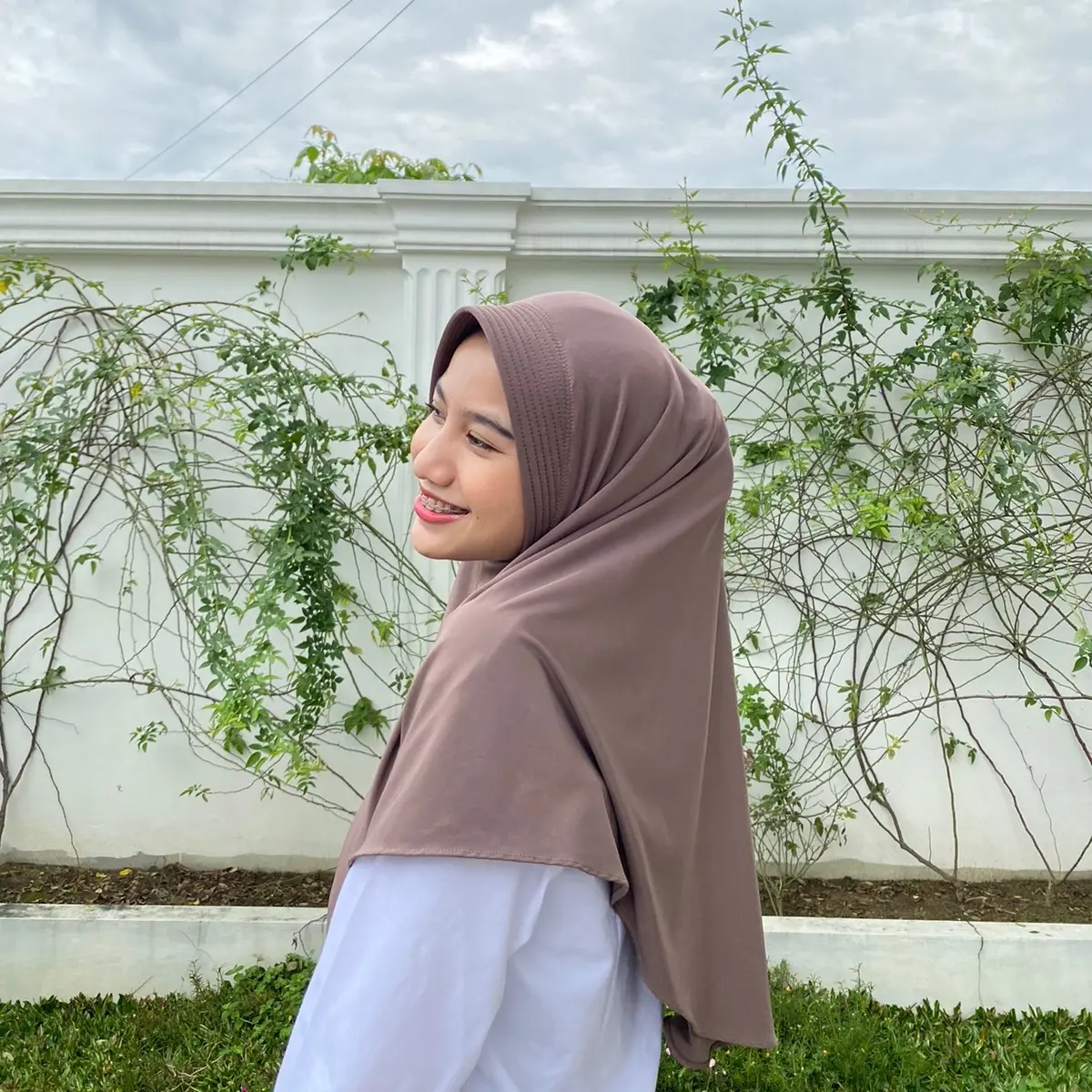Bergo Hamidah Size M ( menutup dada ) - Bergo Jersey Antem ( Anti tembem ) Cantik - Jilbab Instan Muslim Standar Nyaman Kerudung