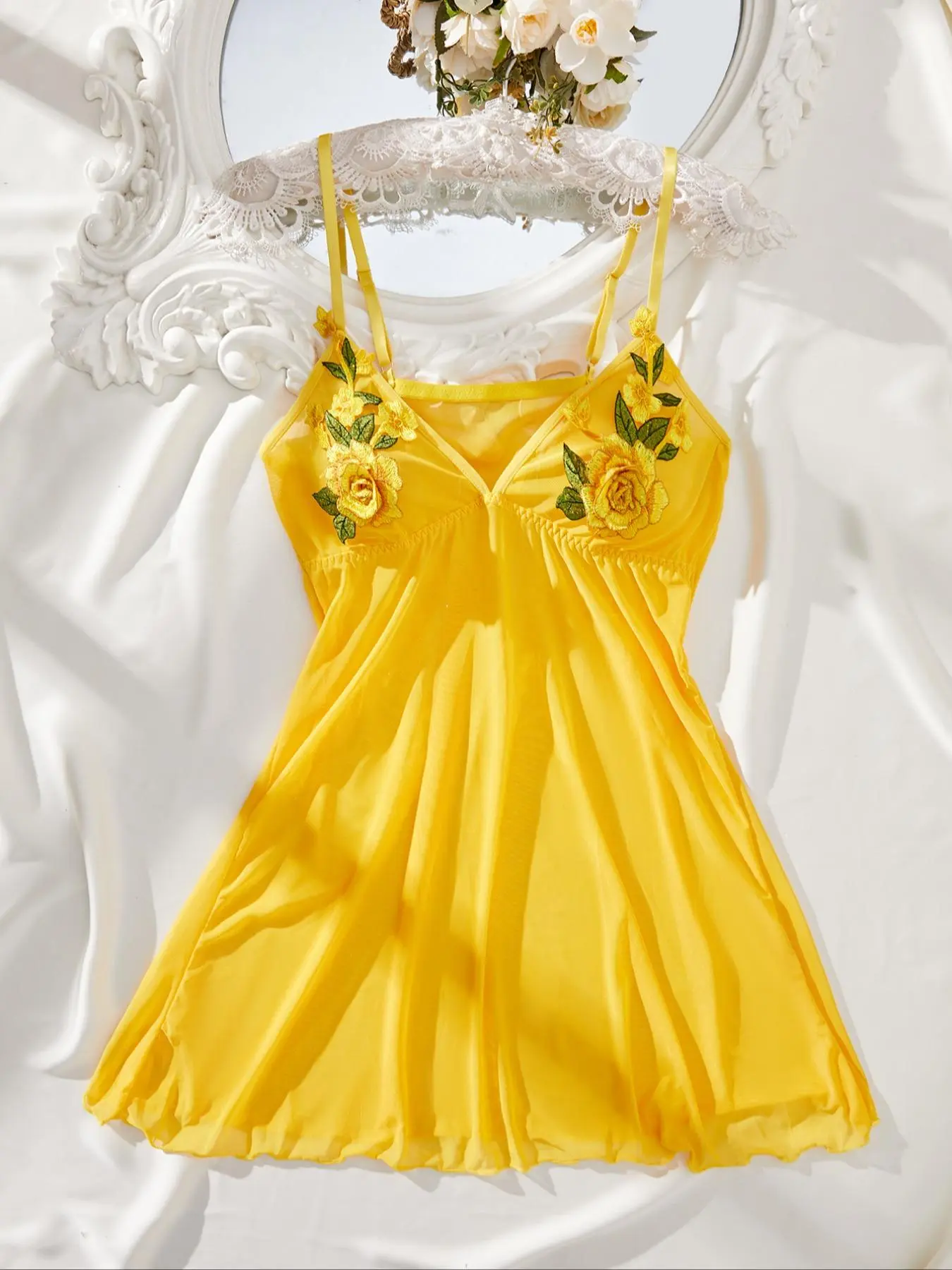 Women's Floral Embroidery Cami Nightdress, Soft Comfortable Spaghetti Strap Nightgown for All Seasons, Fashion Ladies' Sleepwear for Daily Wear
