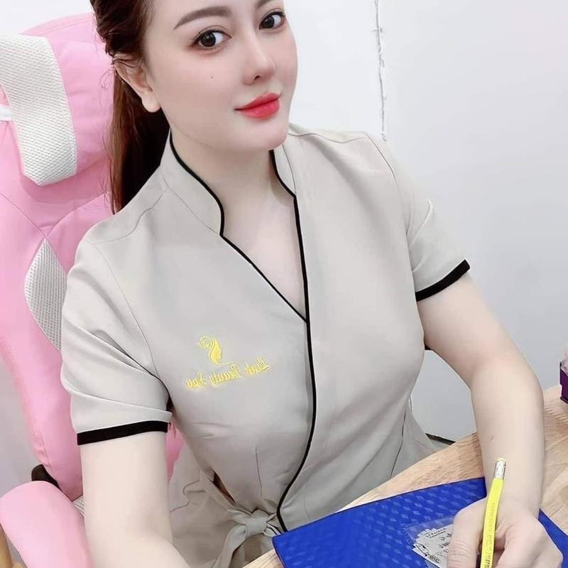 Đồng phục massage mát xa đồng phục spa nail chất liệu cotton lạnh loại 1 . Hàng đẹp may kỹ chắc chắn cho Nữ Women Top Mẫu cổ tàu dây thắt eo Áo + quân dongphuc