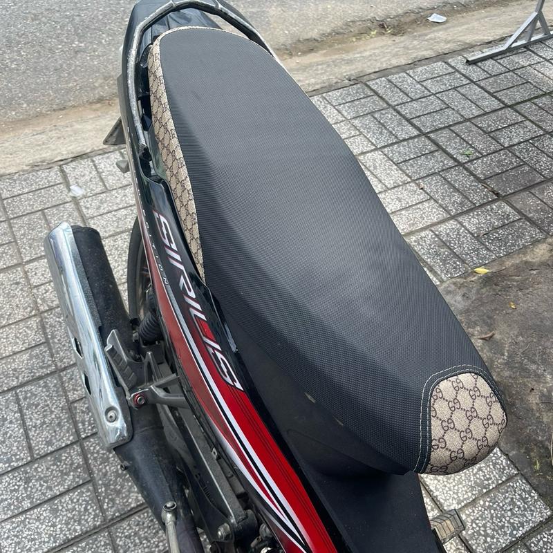 Yên gọt 2 tầng cho xe sirus mỏng mút trắng si 50/110