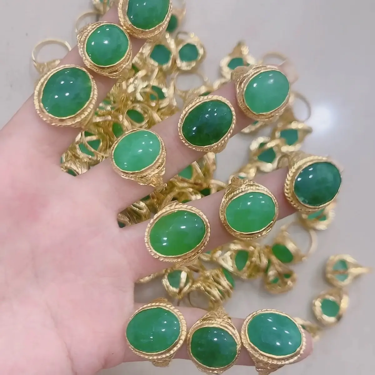 Nhẫn cẩm thạch tròn đồng dàng