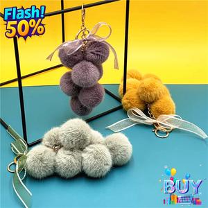 พวงกุญแจผลไม้องุ่น ดีไซน์สร้างสรรค์ จี้ตุ๊กตากระเป๋าน่ารัก กุทัณฑ์ลูกไม้และปอมปอม ตกแต่งแขวนรถ เหมาะสำหรับผู้ชายและผู้หญิง ราคาไม่แพงและหรูหรา เทคโนโลยีขั้นสูง วางจำหน่ายในปี 2025