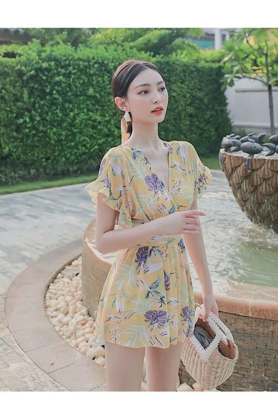 Product Introduction of 2024 New Swimsuit Women's Korean Ins Style Anti-Exposure Covering Belly Thin Dress Princess Style Vacation Swimsuit 4