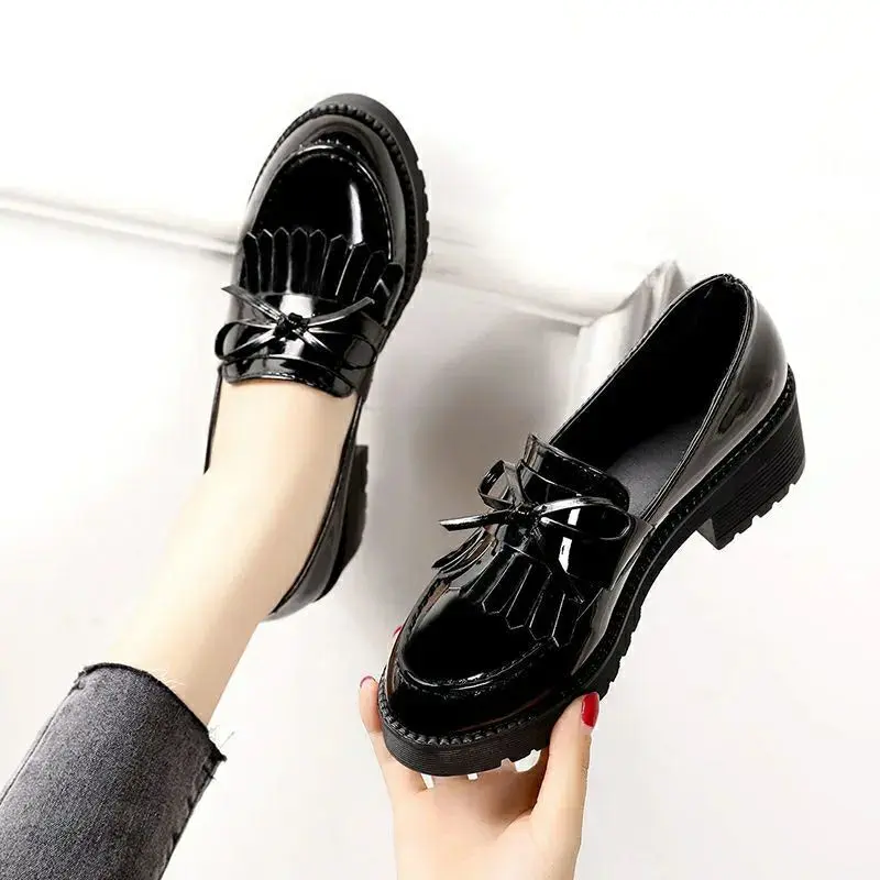 MAYZURA Sepatu Docmart Wanita Pita Rumbai Sepatu Slip On Wanita Docmart Korean Style Sepatu Sekolah Sepatu Kuliah Termurah dan Berkualitas Bisa COD Karet Shoes Flat Kasual Kerja