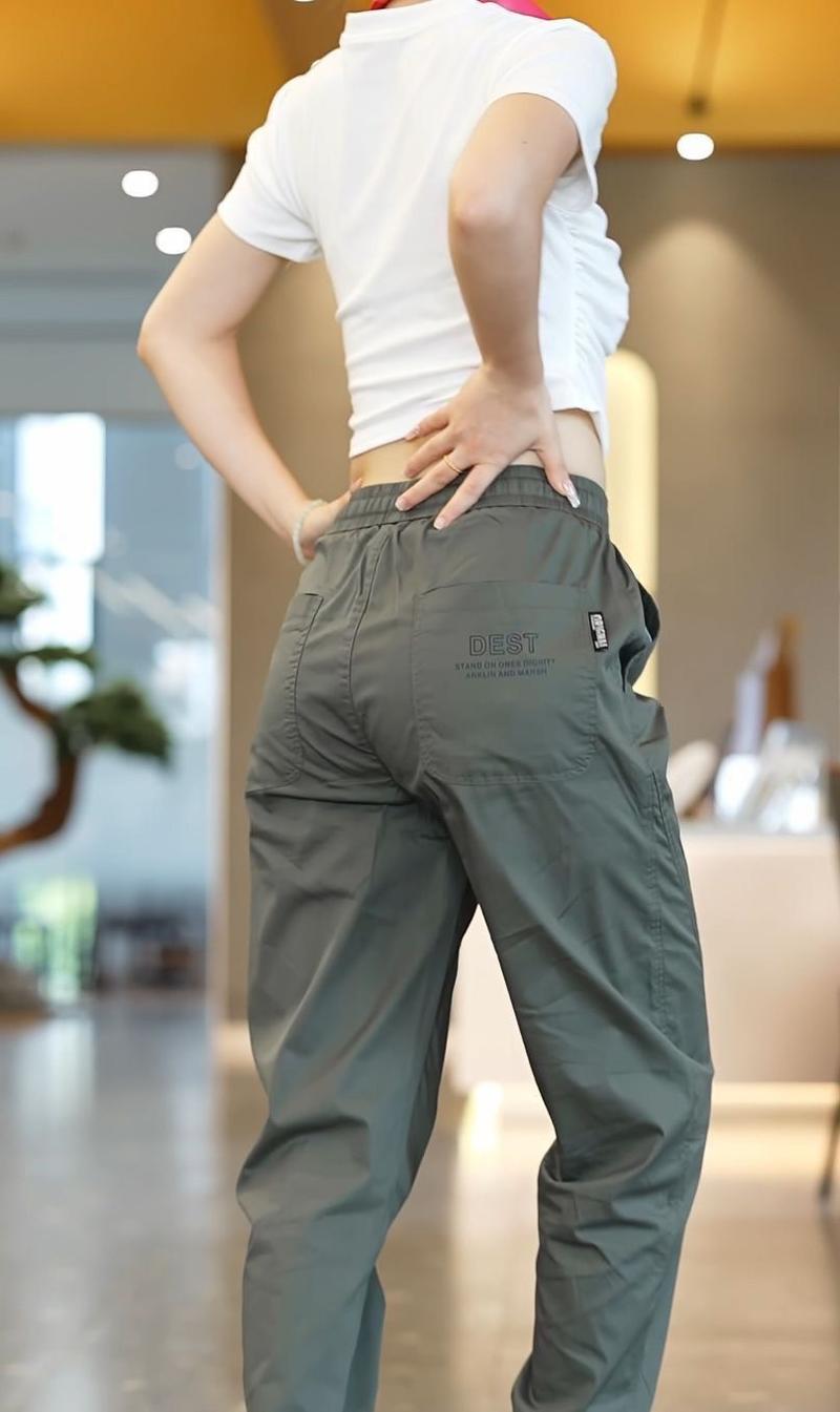 Product Introduction of Quần yếm lụa băng dành cho nam giới, quần thể thao hợp thời trang, khô nhanh, giản dị, Thương Hiệu Thời Trang mắt cá chân, phong cách Hàn Quốc, mùa xuân và mùa hè, bán buôn Menswear Màu Đen Pants 7