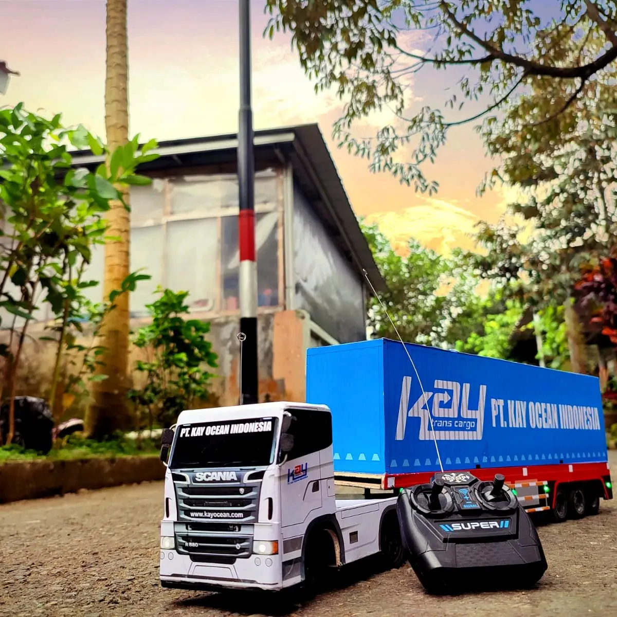 Miniatur Truck Kontainer Remot RC Set Hadiah Game Elektrik Pengendali Jarak Jauh Cowok Beraneka warna Control Kado